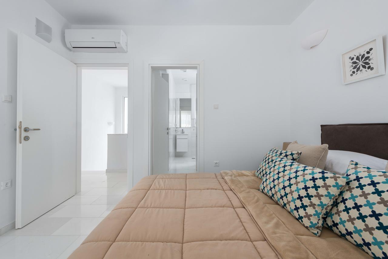 Maria & Nada Beachfront Villas Колимбия Экстерьер фото