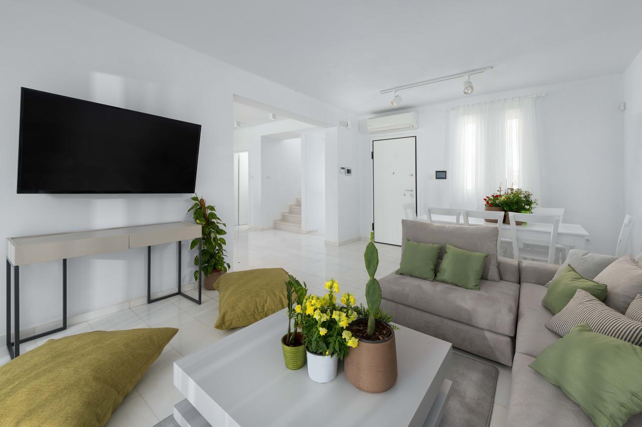Maria & Nada Beachfront Villas Колимбия Экстерьер фото